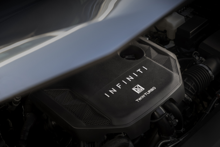 The engine under the hood of the 2025 INFINITI QX80. INFINITI and Twin Turbo are written on the engine cover.