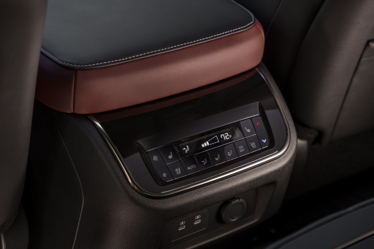 Backseat control panel on the back of the middle console in the 2025 INFINITI QX80.
English Disclaimer: US Model Shown 

